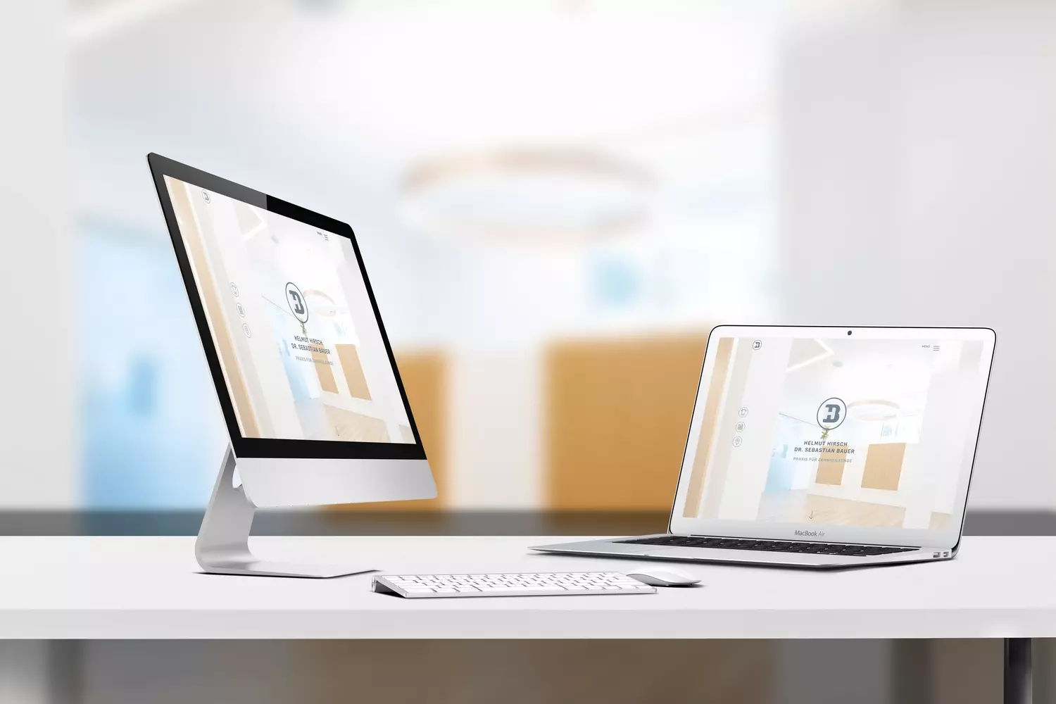 Website Arbeitsplatz mit PC, Tablet und Handy