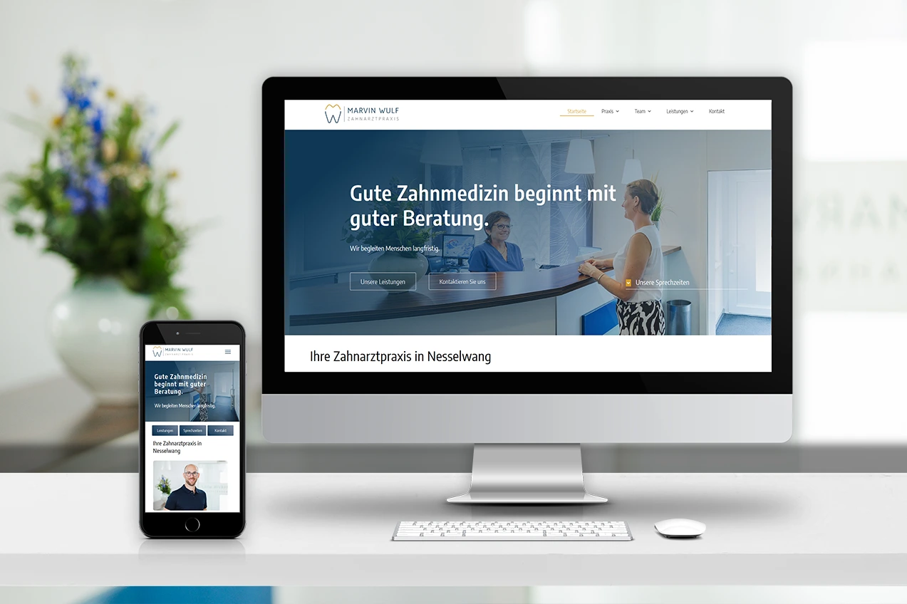 Mac und Phone mit der Website von Zahnarzt Marvin Wulf in Nesselwang