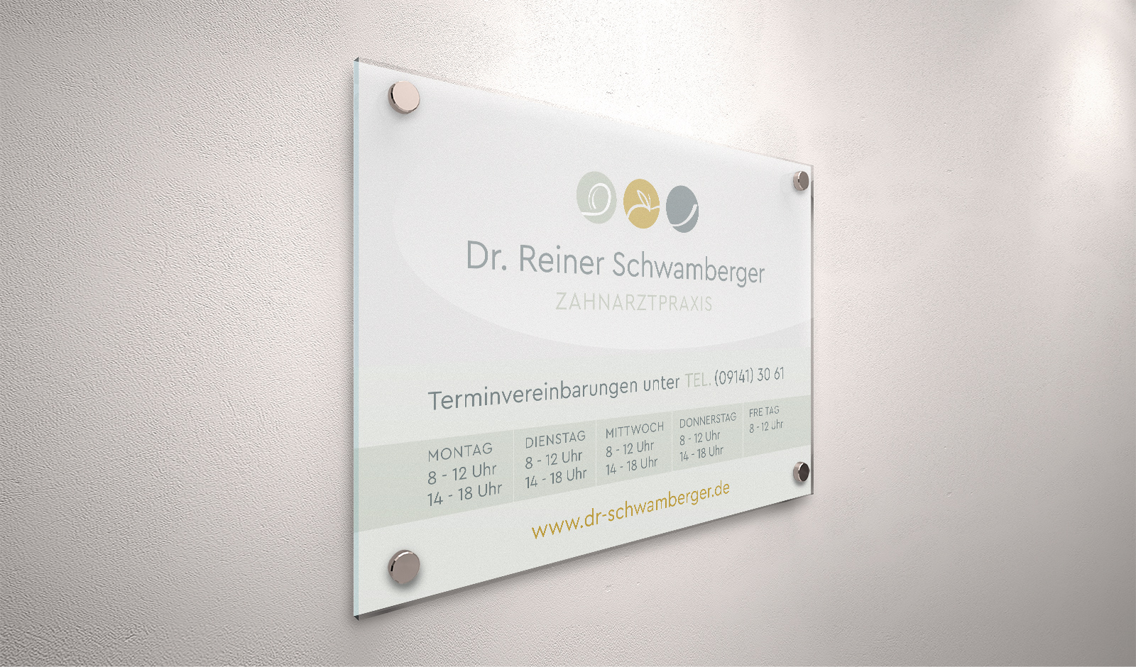 Zahnarzt Dr. Schwamberger Reiner in Weißenburg, Beschilderung